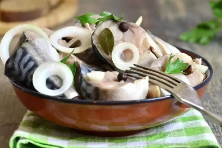 Как замариновать скумбрию