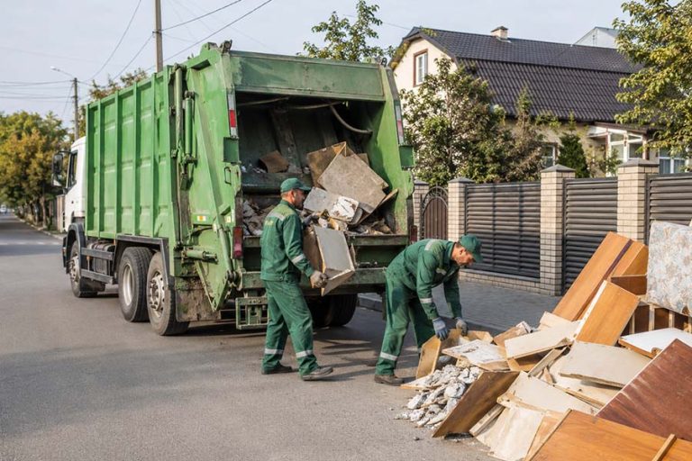 Вивіз будівельного сміття у Василькові вантажним автомобілем після ремонту